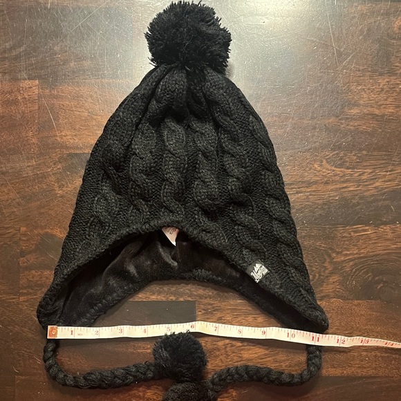 Mountain Made Cable Knit Pom Hat - Picture 5 of 12
